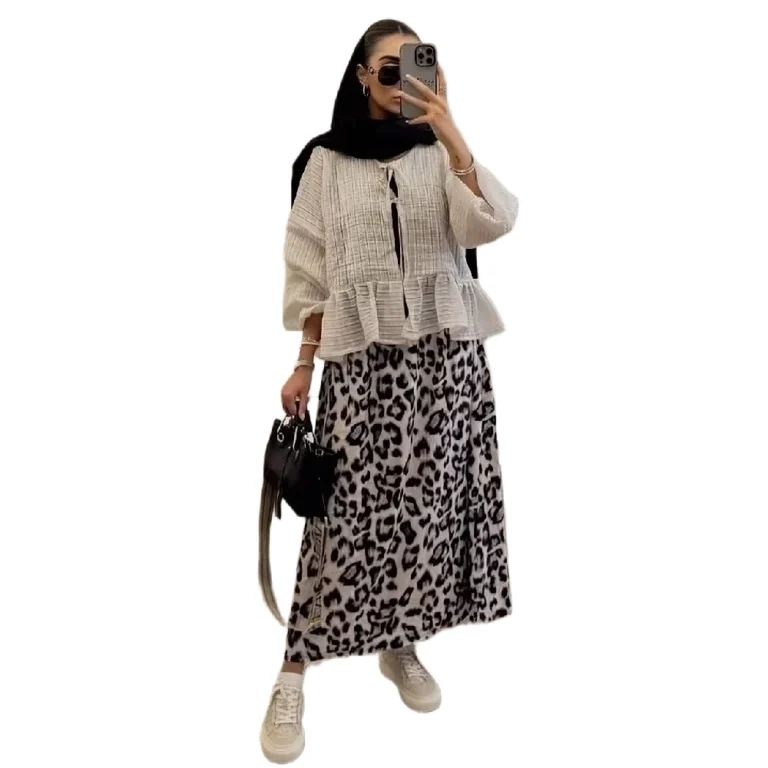 شومیز چین‌ دار پر